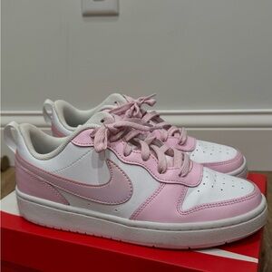 Nike Girls Big Kid Size 7 Court Borough Low 2 SE